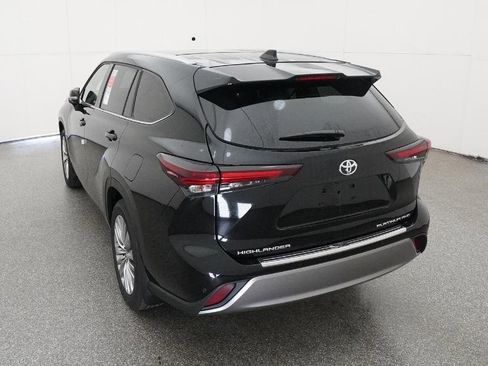New 2026 Toyota Highlander Platinum image 7