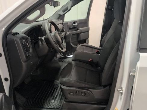 Used 2024 Chevrolet Silverado 1500 Custom Trail Boss w/ Dark Appearance Package AWD/4WD image 9
