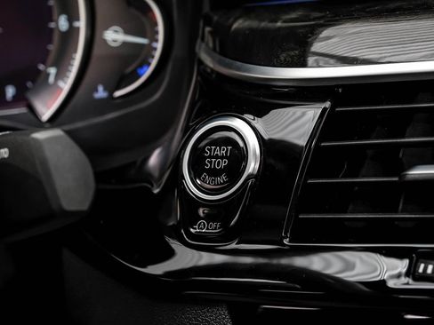 Used 2018 BMW M550i xDrive image 18