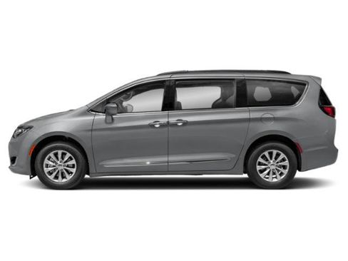 Used 2019 Chrysler Pacifica Touring-L Plus w/ Tire & Wheel Group image 3
