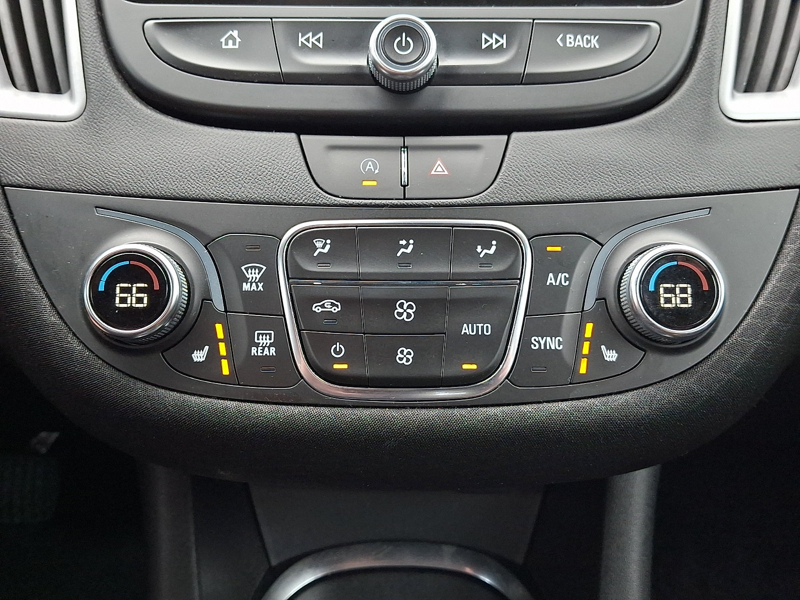 Used 2025 Chevrolet Malibu LT FWD image 15