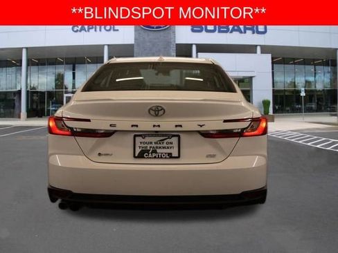 Used 2025 Toyota Camry SE image 5