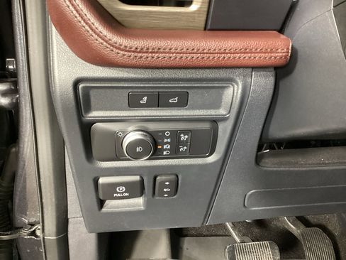 Used 2022 Ford Expedition Max Limited image 24