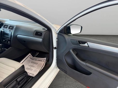 Used 2017 Volkswagen Jetta Sport FWD image 19