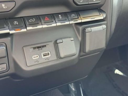 Used 2021 Chevrolet Silverado 1500 LT w/ Convenience Package II AWD/4WD image 28