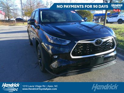 Used 2023 Toyota Highlander LE