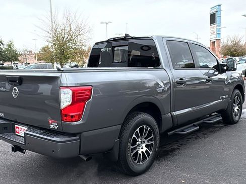 Used 2022 Nissan Titan SV w/ SV Convenience Package image 7
