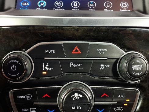 Used 2018 Chrysler 300 Limited w/ Safetytec Plus Group RWD image 22