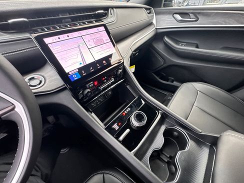 New 2025 Jeep Grand Cherokee Limited w/ Black Appearance Package image 25