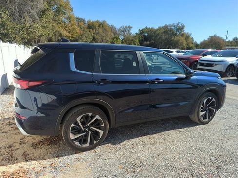 Used 2024 Mitsubishi Outlander SE image 2