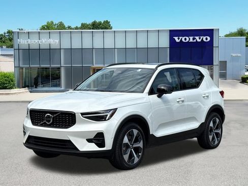 Certified 2026 Volvo XC40 B5 Plus AWD/4WD image 1