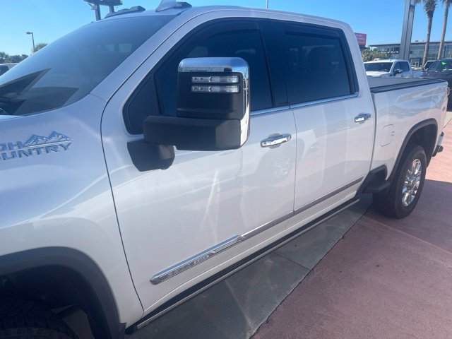 Used 2024 Chevrolet Silverado 2500 High Country w/ Technology Package AWD/4WD image 4