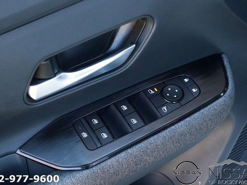 Used 2025 Nissan Kicks SV w/ Charging Package image 10