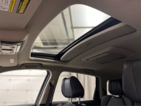 Used 2010 Acura MDX w/ Advance & Entertainment image 25