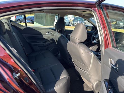 Used 2024 Nissan Altima 2.5 SL image 11