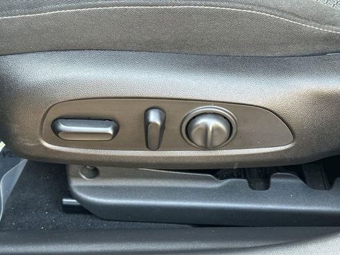 Used 2018 Buick Regal Preferred image 32