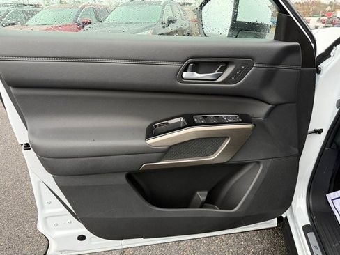 New 2025 Nissan Pathfinder Platinum w/ Cargo Package image 10