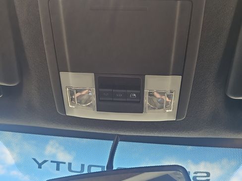 Used 2015 Ford F250 Lariat w/ Lariat Ultimate Package image 34