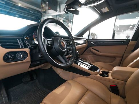 Certified 2023 Porsche Macan S AWD/4WD image 4