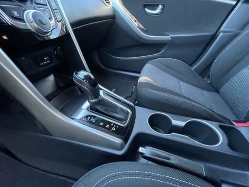 Used 2016 Hyundai Elantra GT FWD image 17
