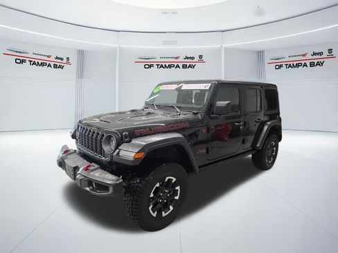 Used 2025 Jeep Wrangler Unlimited Rubicon AWD/4WD image 2