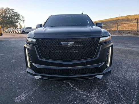 Used 2024 Cadillac Escalade V w/ LPO, ONYX Package image 3