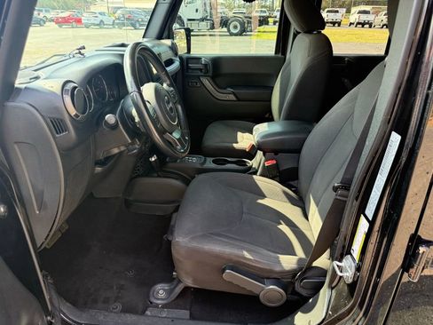 Used 2018 Jeep Wrangler Unlimited Sport S image 8