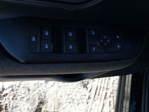 Used 2025 Nissan Kicks SV image 17