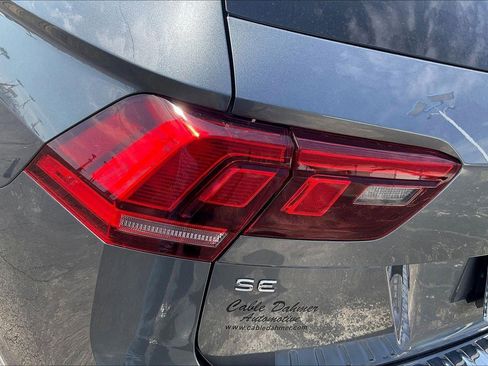 Used 2023 Volkswagen Tiguan SE w/ Panoramic Sunroof Package image 29