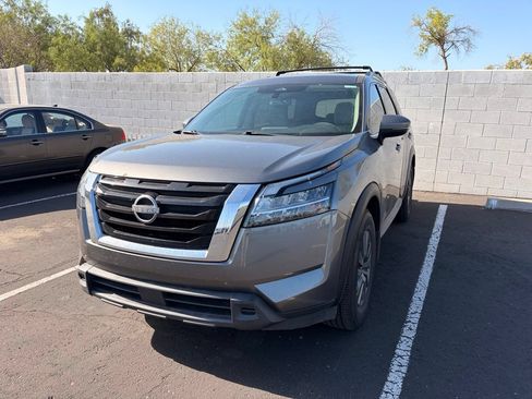 Certified 2022 Nissan Pathfinder SV FWD image 2