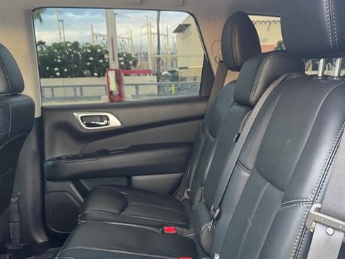Used 2017 Nissan Pathfinder Platinum AWD/4WD image 10