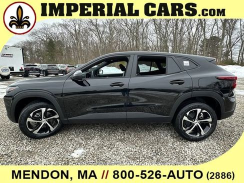 New 2026 Chevrolet Trax RS w/ Sunroof Package FWD image 5