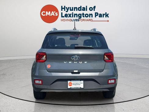 Certified 2025 Hyundai Venue SEL FWD image 6