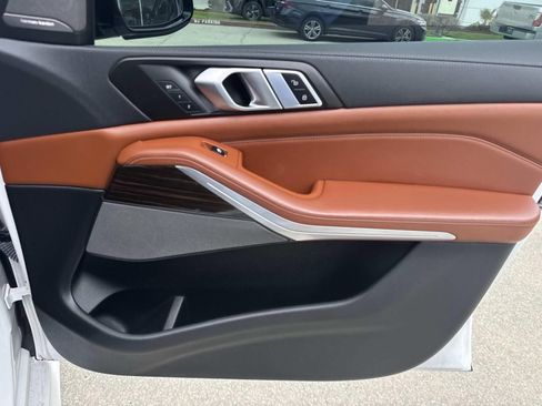 Used 2021 BMW X5 xDrive40i w/ M Sport Package AWD/4WD image 14