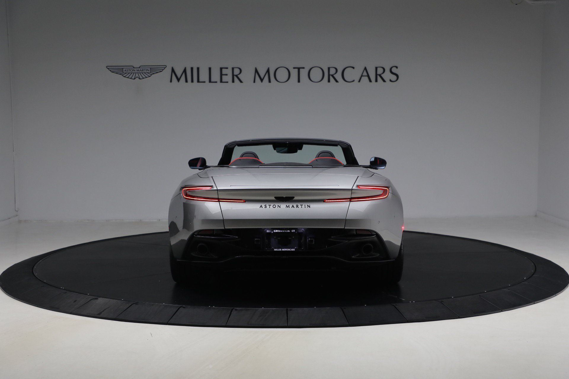 Used 2024 Aston Martin DB12 Convertible RWD image 6