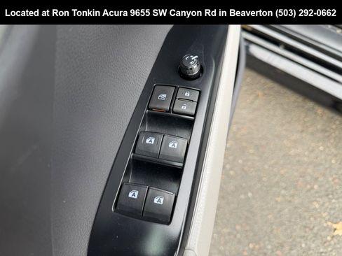 Used 2020 Toyota Camry L w/ Carpet Mat Package image 11