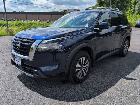 Used 2024 Nissan Pathfinder SL AWD/4WD image 1