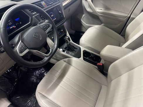 Used 2023 Volkswagen Tiguan SE FWD image 9