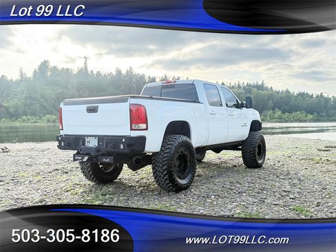 Used 2009 GMC Sierra 2500 SLT w/ Entertainment Package AWD/4WD image 6