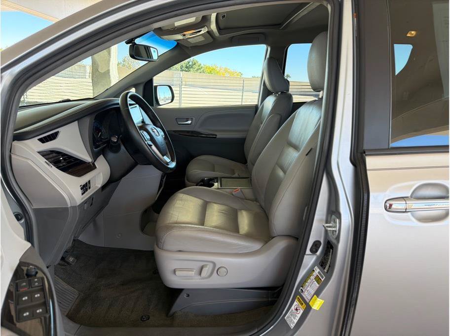 Used 2017 Toyota Sienna XLE w/ XLE Navigation Package FWD image 10