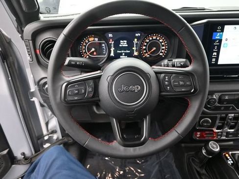 Used 2024 Jeep Wrangler Unlimited Rubicon AWD/4WD image 14