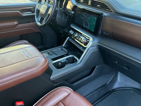 Used 2024 GMC Sierra 2500 Denali Ultimate image 16