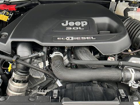 Used 2023 Jeep Gladiator Overland AWD/4WD image 12