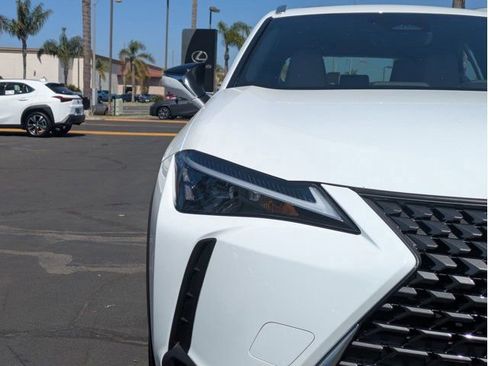 New 2026 Lexus UX 300h FWD image 10