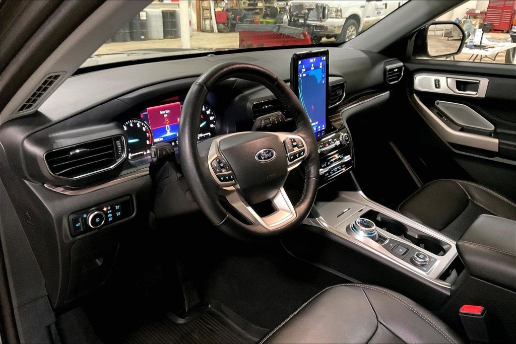 Certified 2023 Ford Explorer Limited w/ Limited Technology Package AWD/4WD image 13