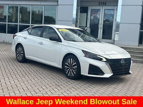 Used 2025 Nissan Altima 2.5 SV FWD image 5