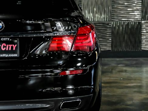 Used 2014 BMW 750i RWD image 54