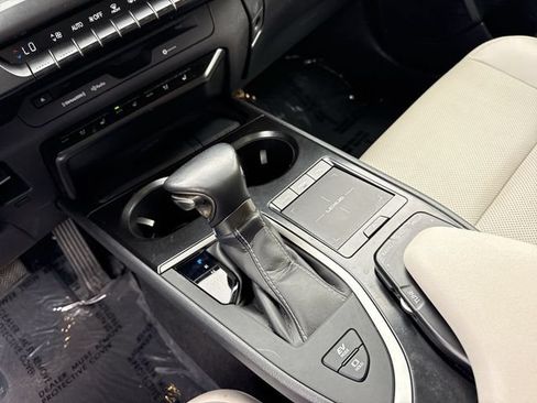 Used 2019 Lexus UX 250h w/ Premium Package AWD/4WD image 21