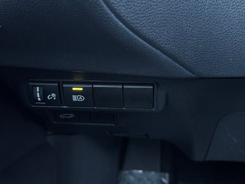 Certified 2023 Toyota Corolla Cross XLE image 34