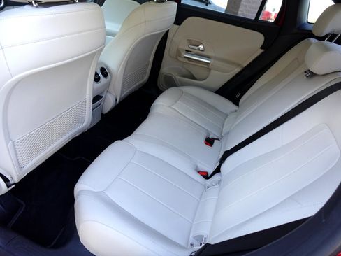 Used 2021 Mercedes-Benz GLA 250 4MATIC w/ Premium Package image 11